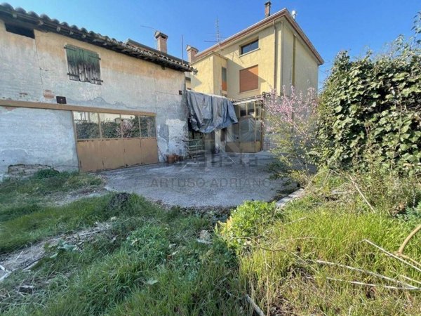 esavano in vendita a Rossano Veneto in zona Mottinello