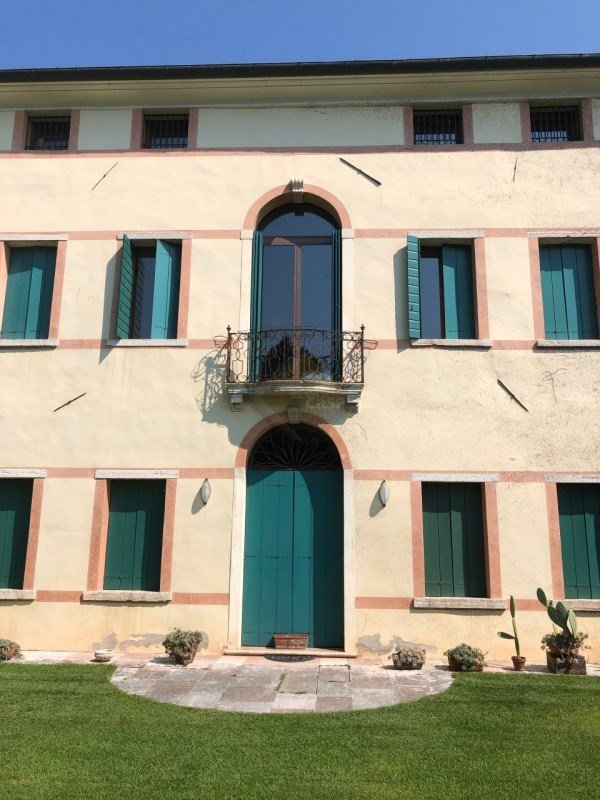 locale commerciale in vendita a Rossano Veneto in zona Mottinello