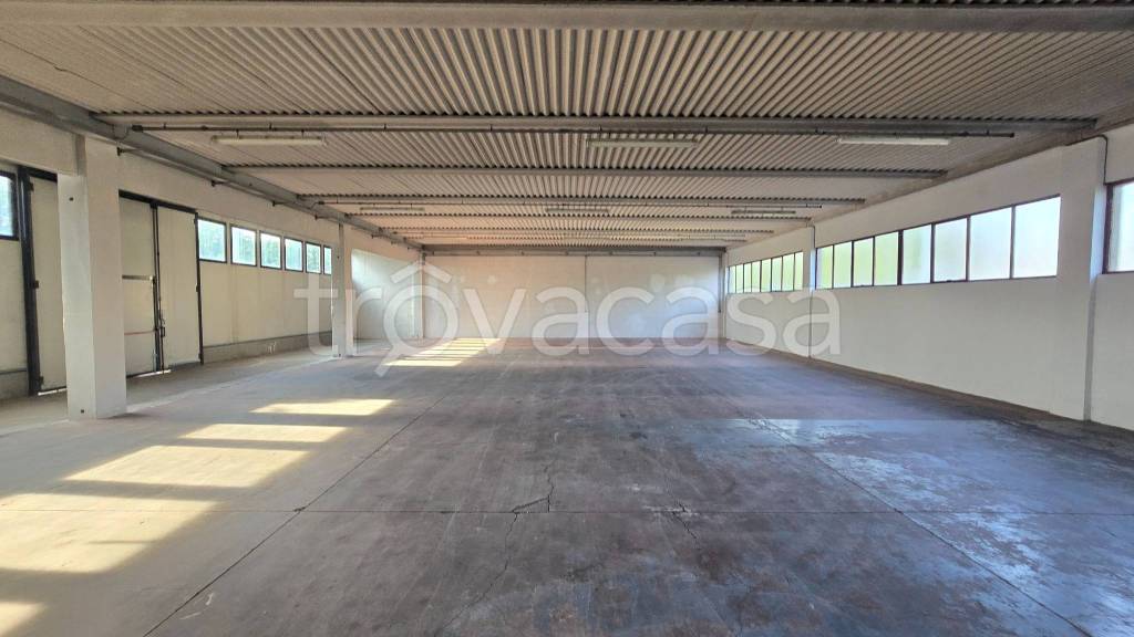 locale commerciale in vendita a Rossano Veneto