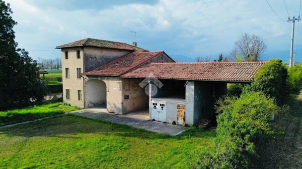 casale in vendita a Rossano Veneto
