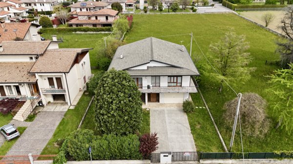 casa indipendente in vendita a Rossano Veneto