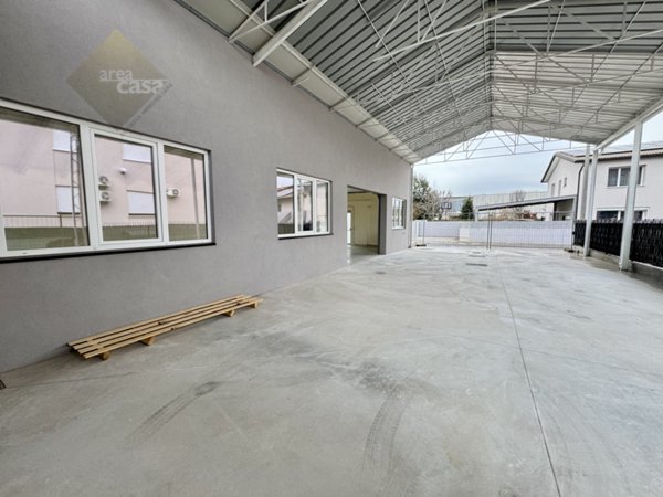 locale commerciale in vendita a Rossano Veneto