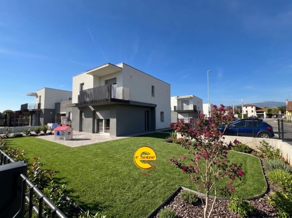 casa indipendente in vendita a Rossano Veneto