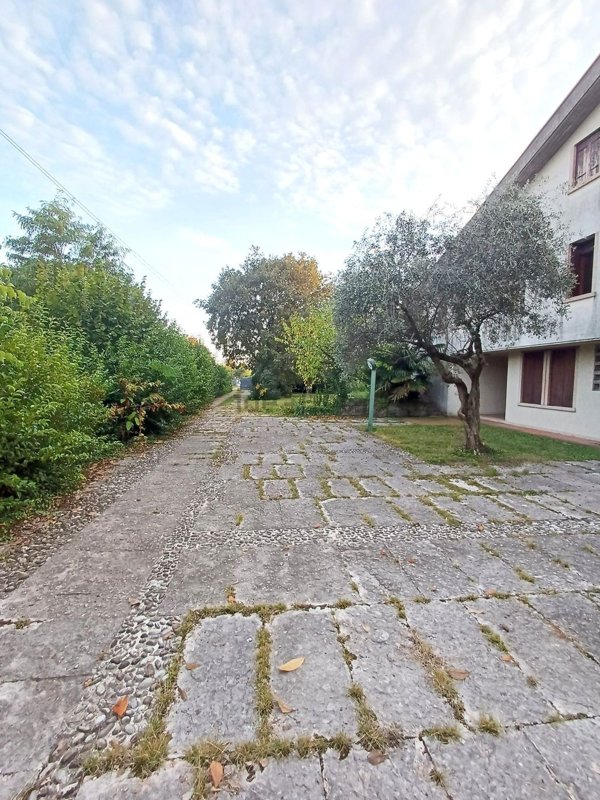 casa indipendente in vendita a Rossano Veneto in zona Mottinello