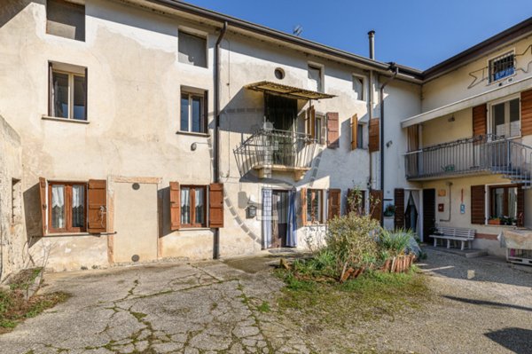 casa semindipendente in vendita a Salcedo