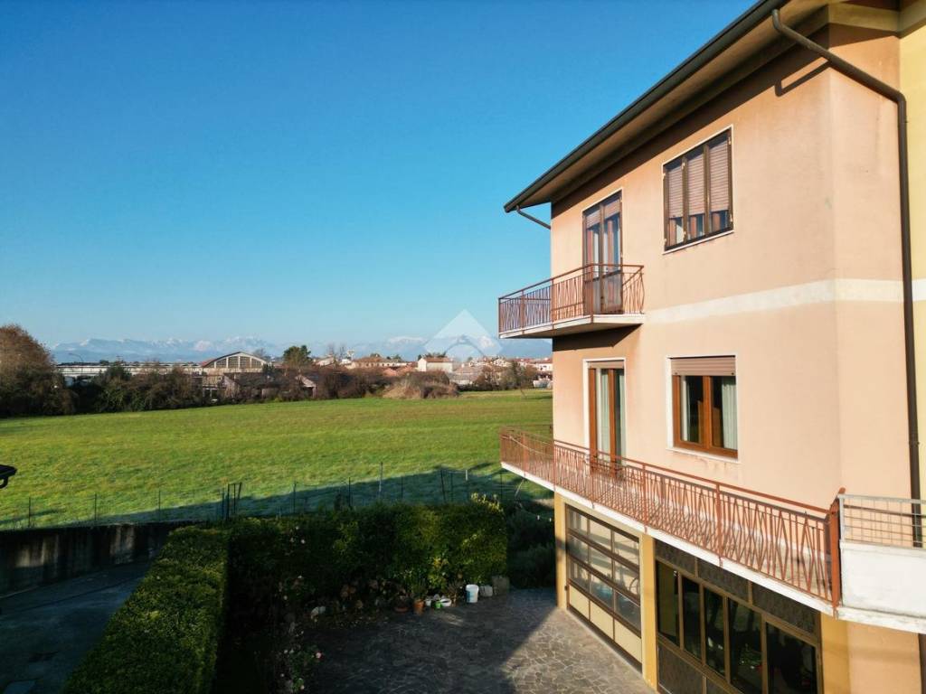 casa indipendente in vendita a Sandrigo