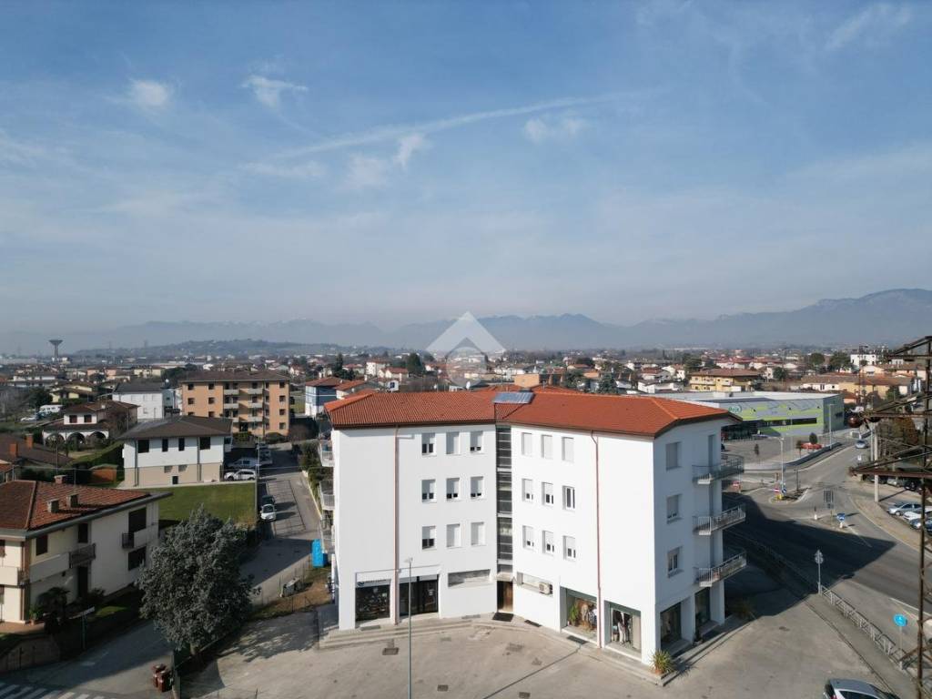 negozio in vendita a Sandrigo