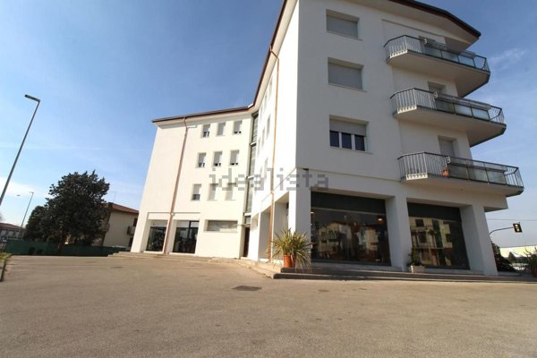 negozio in vendita a Sandrigo