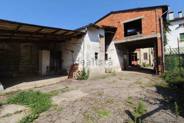 appartamento in vendita a Sandrigo in zona Lupia