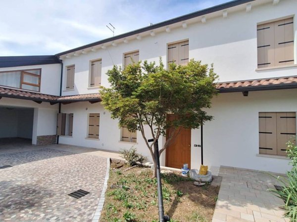 casa indipendente in vendita a Sandrigo