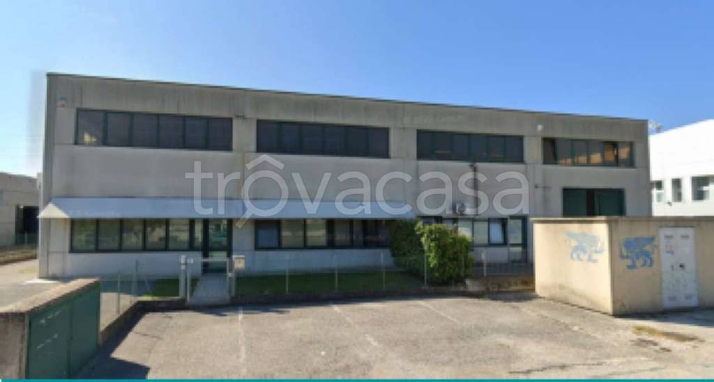 locale commerciale in vendita a Sandrigo