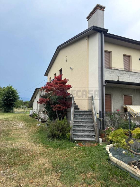 appartamento in vendita a Sandrigo in zona Lupia