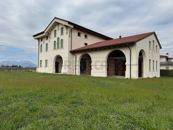 casa indipendente in vendita a Sandrigo in zona Lupia
