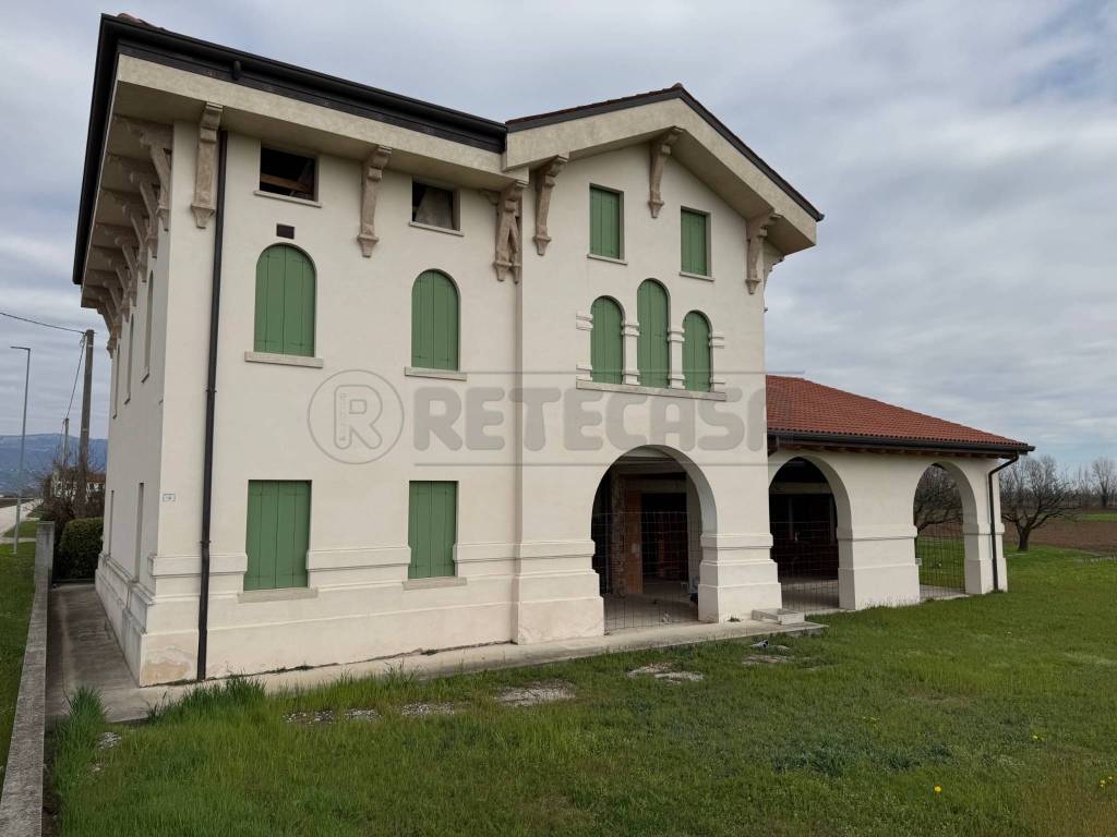 casa indipendente in vendita a Sandrigo in zona Lupia