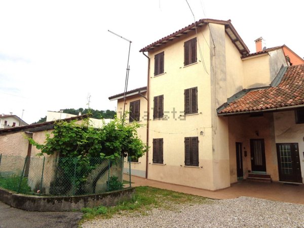 casa indipendente in vendita a Santorso
