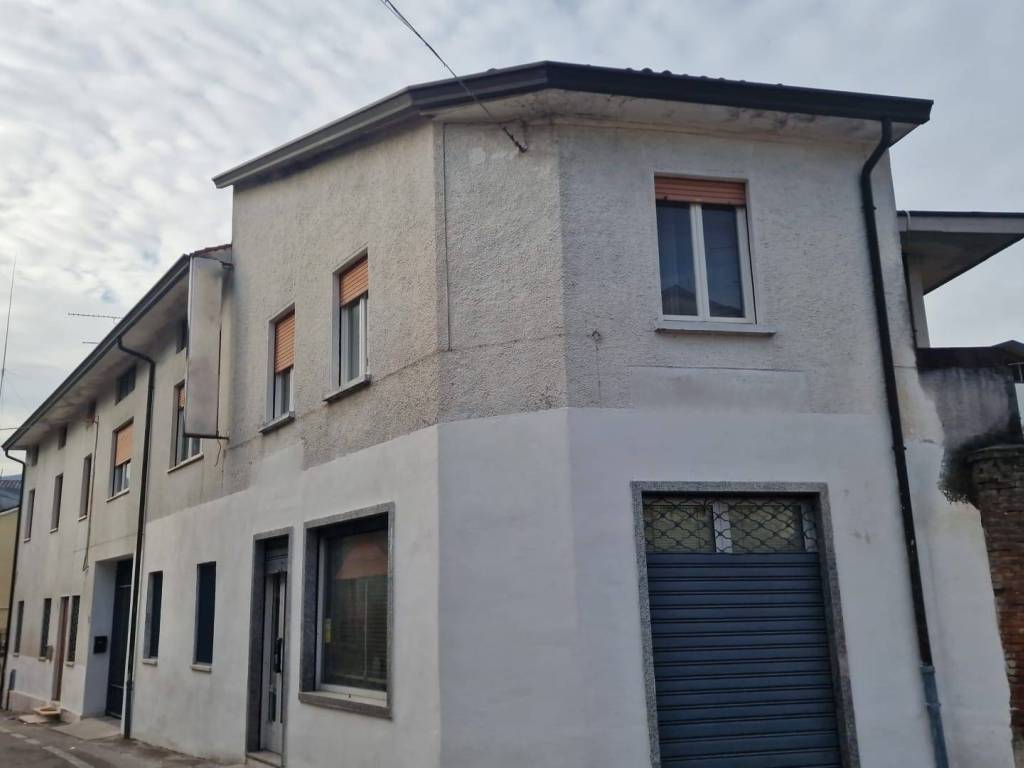 casa indipendente in vendita a San Vito di Leguzzano