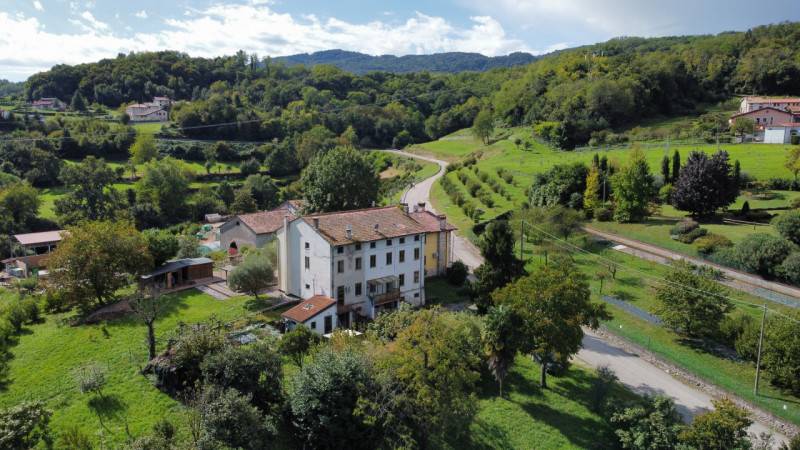 casa indipendente in vendita a San Vito di Leguzzano