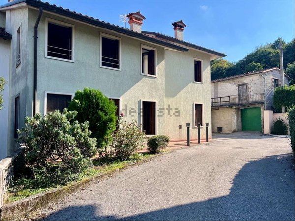 casa indipendente in vendita a San Vito di Leguzzano