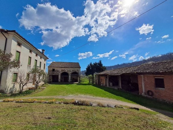 casa indipendente in vendita a San Vito di Leguzzano in zona Leguzzano