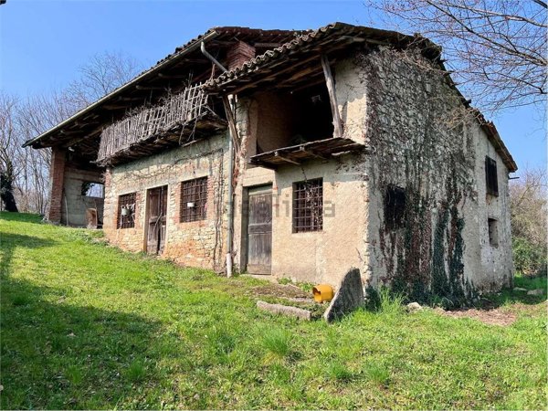 esavano in vendita a San Vito di Leguzzano