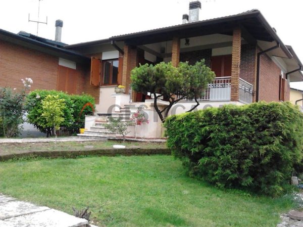 casa indipendente in vendita a Sarego in zona Monticello di Fara