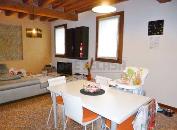 appartamento in vendita a Sarego in zona Monticello di Fara