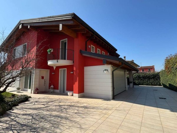 casa indipendente in vendita a Sarego in zona Monticello di Fara