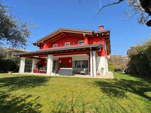 casa indipendente in vendita a Sarego in zona Monticello di Fara