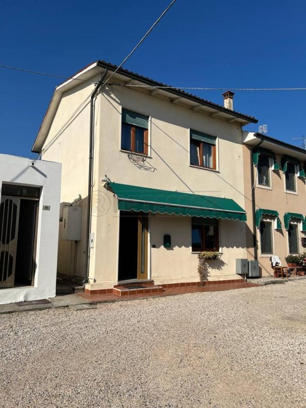 casa indipendente in vendita a Sarego in zona Monticello di Fara