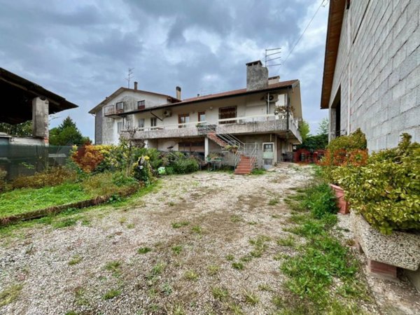 casa indipendente in vendita a Sarego in zona Monticello di Fara