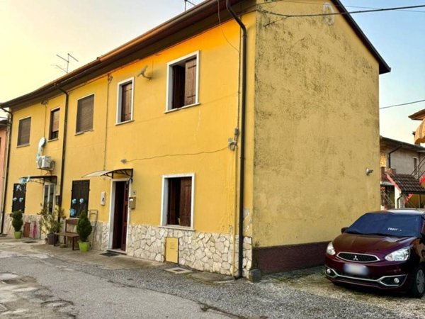 casa indipendente in vendita a Sarego in zona Monticello di Fara