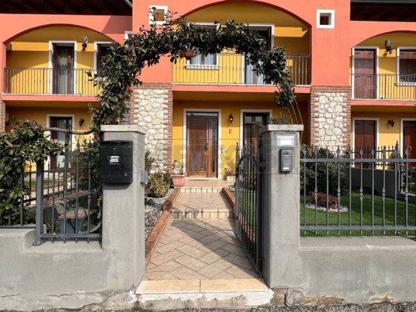 casa indipendente in vendita a Sarego in zona Monticello di Fara