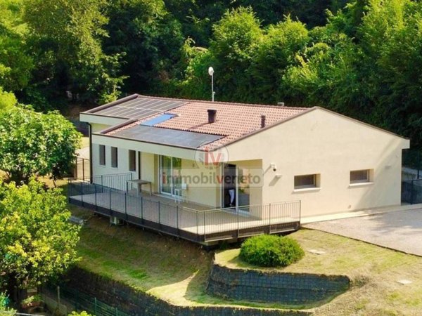 casa indipendente in vendita a Sarego in zona Meledo Alto