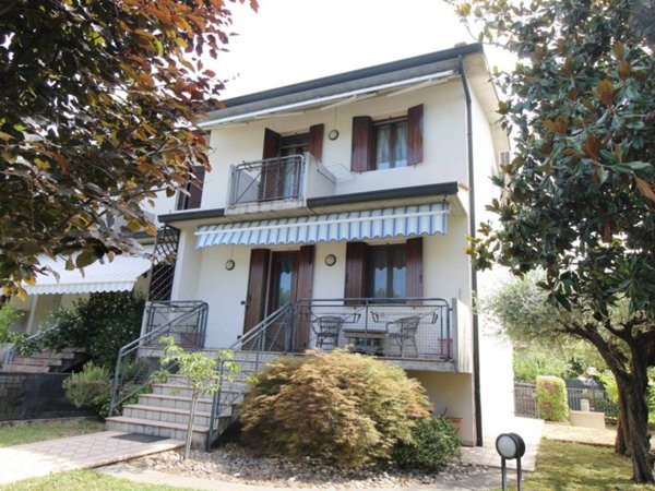 casa indipendente in vendita a Sarego in zona Monticello di Fara
