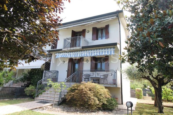 casa indipendente in vendita a Sarego in zona Monticello di Fara