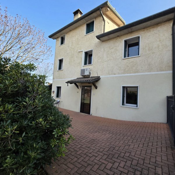 casa indipendente in vendita a Sarego in zona Meledo