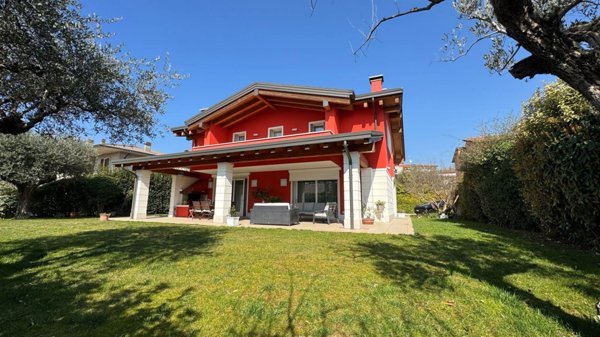 casa indipendente in vendita a Sarego in zona Monticello di Fara