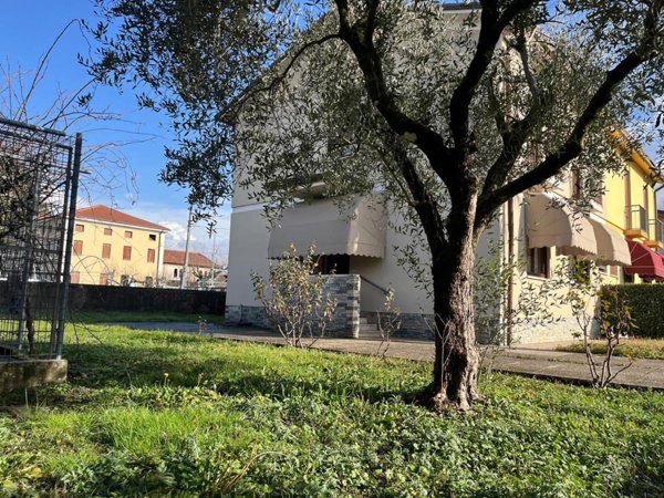 casa indipendente in vendita a Schiavon in zona Longa