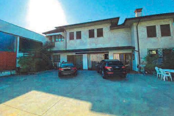 locale commerciale in vendita a Schiavon
