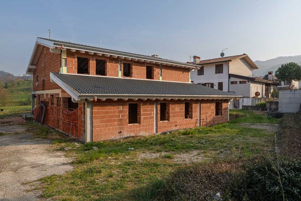 casa indipendente in vendita a Schio in zona Magrè