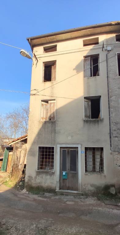 appartamento in vendita a Schio in zona Monte Magrè