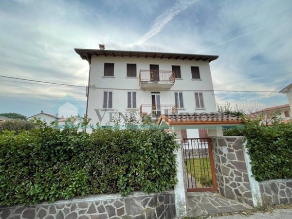 casa indipendente in vendita a Schio in zona Santa Croce