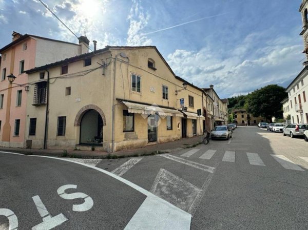 appartamento in vendita a Schio in zona Magrè