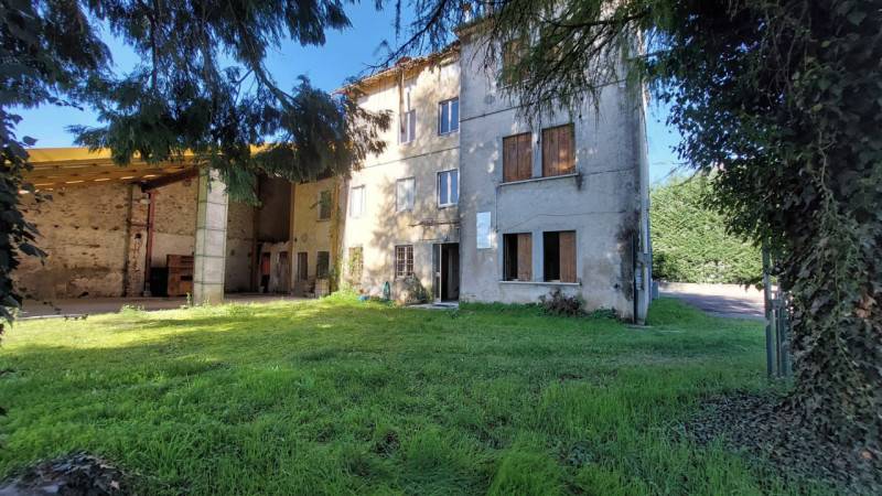 terreno edificabile in vendita a Schio