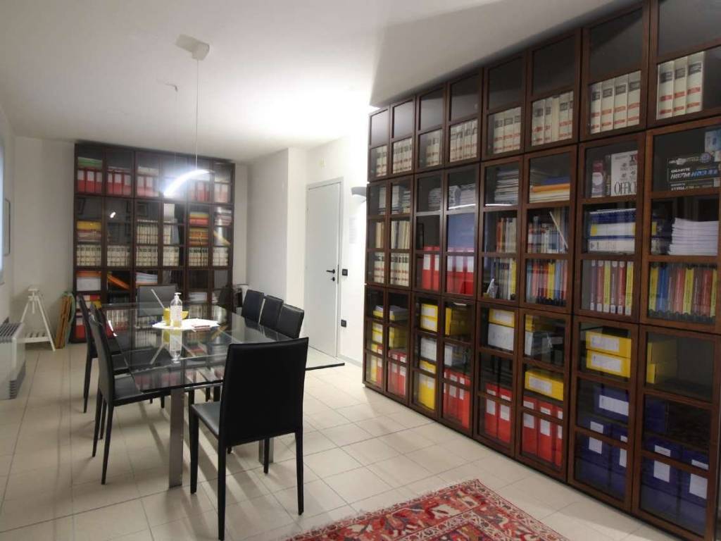 ufficio in vendita a Schio in zona Monte Magrè