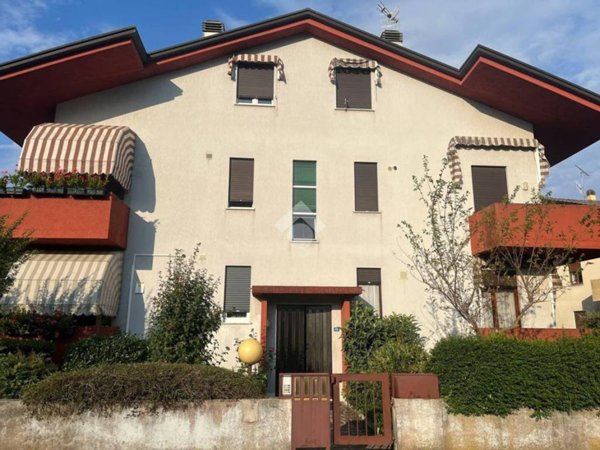 appartamento in vendita a Schio in zona Magrè