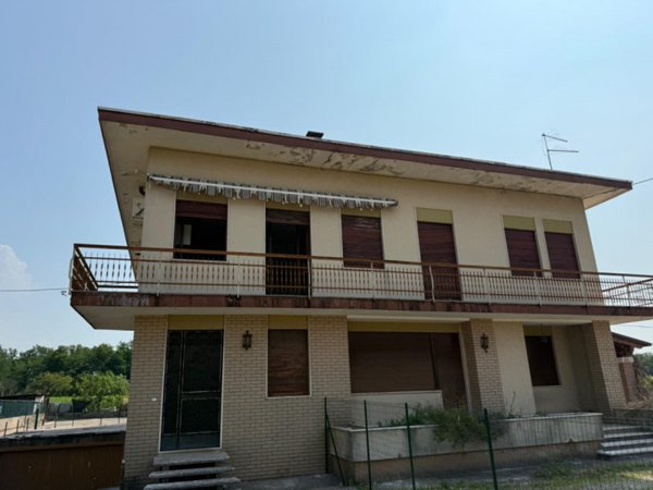 appartamento in vendita a Schio in zona Giavenale