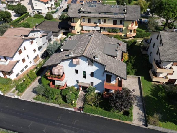 appartamento in vendita a Schio in zona Magrè