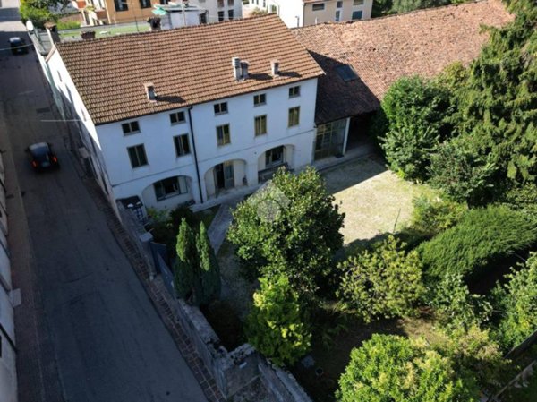 casa indipendente in vendita a Schio in zona Magrè