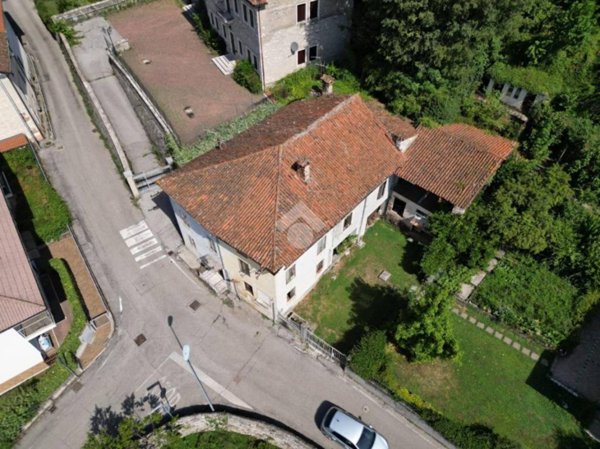 esavano in vendita a Schio in zona Magrè